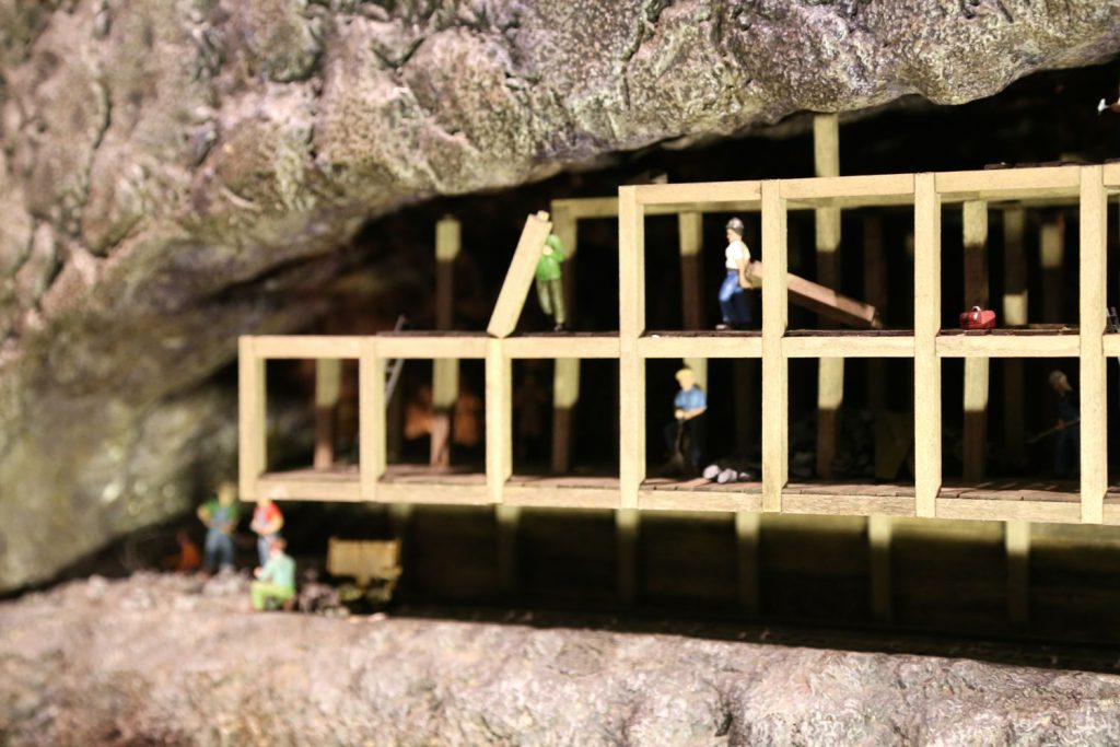 Constructing scaffolding in the Mega Mine